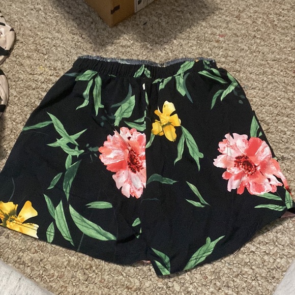 floral shorts, they are super soft and cozy they could be dressed up or down. - Picture 2 of 3
